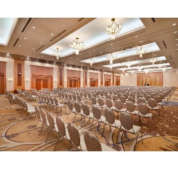 総面積1000㎡。最大1000名まで収容可能。6mの天井高が格式を感じさせます。