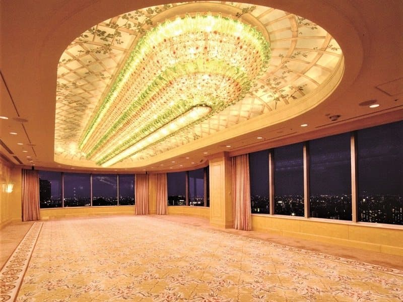パイシーズ
・面積：168m²　　天井高：4.0m
・カクテルブフェ：90名、着席ブフェ：64名、正餐：80名、シアター：168名、スクール：72名