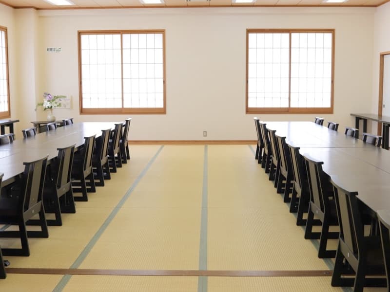 宴会場は21時までのご利用可能です。宴会場の広さは48畳になります。