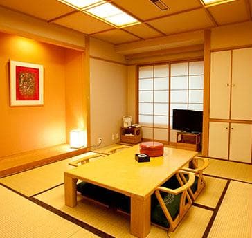 和室（10帖）
和室ならではの居心地の良さとおもてなしの空間。

