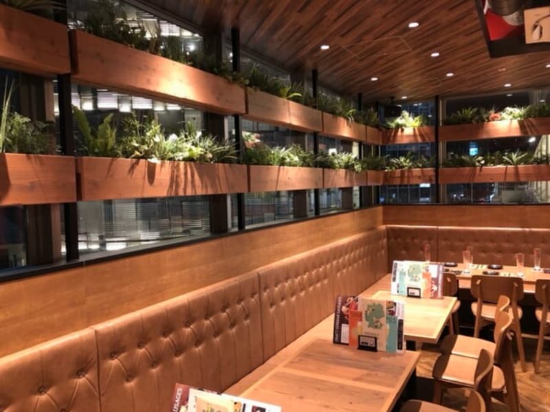 「テーブル席」
着席：最大69名様、立食：最大80名様まで収容可能（20名様から貸切OK♪）