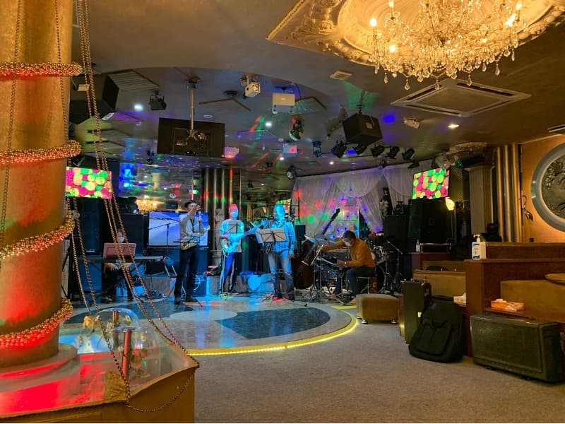 バンド公演模様