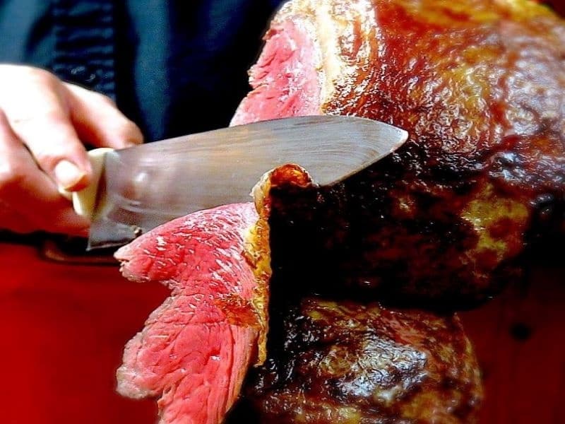 専用マシーンで焼き上げるシュラスコに舌鼓♪