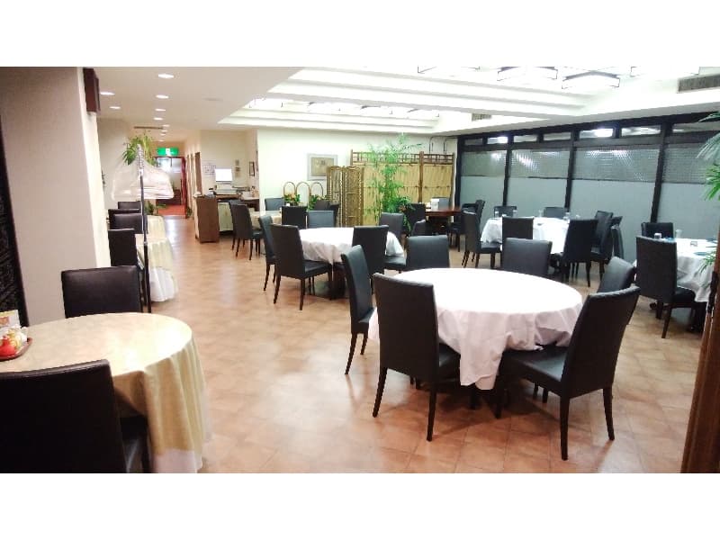 南館２階　中華レストラン　板屋飯店

こちらは、ホール全体での１枚です！
貸し切りでのご利用も可能です！
最大５０名様までお楽しみ頂けます！

＊１５時～１７時は営業時間外となっております。