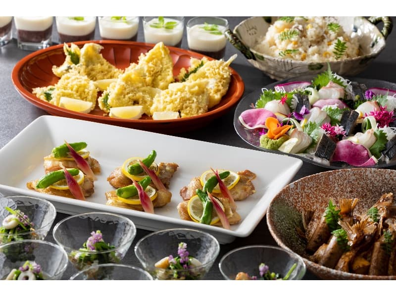 バンブープラン（大皿）＠5,500円
　　　　フリードリンク付お一人様7,500円
（２時間飲み放題付＠5,500円+@2,000円)

※写真はイメージです。
　仕入れ状況により、内容を変更させていただく場合がございます。
　※　金額は全て税込み価格です。
