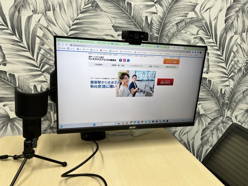 ー無料サービスー
「モニタ・Webカメラ・マイク」
Room2．３．４には、常設されていますので、無料でお使いいただけます。快適なオンラインミーティングが実現します。