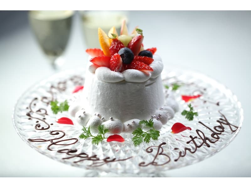 オプションケーキは3.000円～承っております。