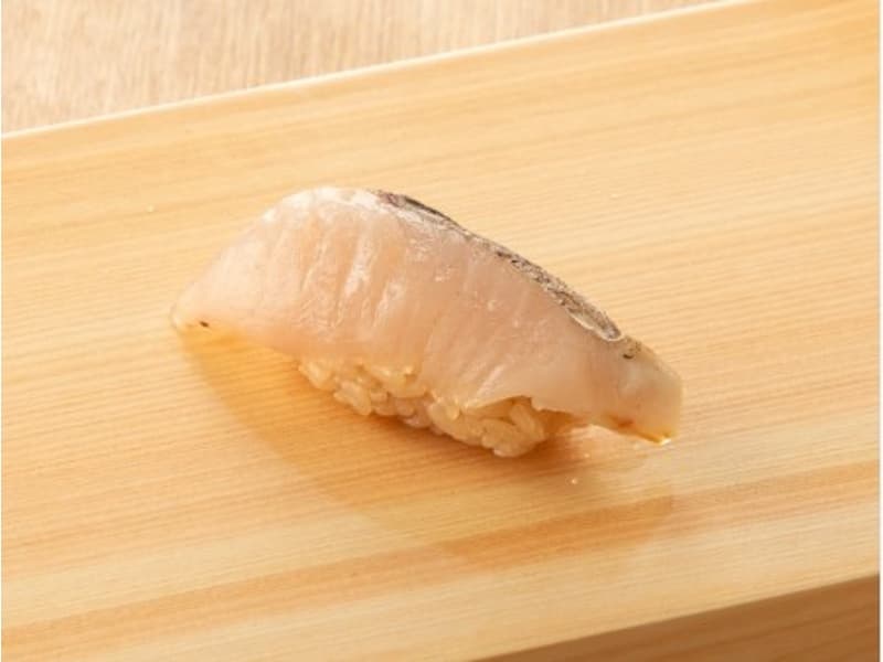 季節の握り寿司 寒サワラの炙り 1貫