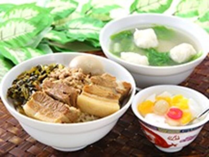 当店おすすめ
「魯肉飯セット」
スープとデザートが付いたお得なセットです♪
皆様の強いご要望にお答えして本格スタート。