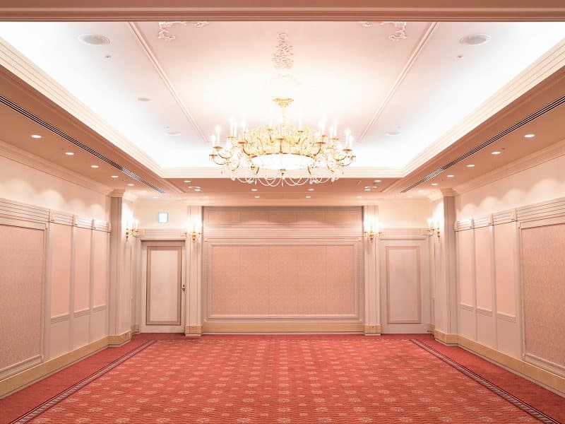 4階 水仙の間
・面積：116m²　　天井高：3.75m
・カクテルブフェ：60名、着席ブフェ：40名、正餐：60名、シアター：132名、スクール：56名