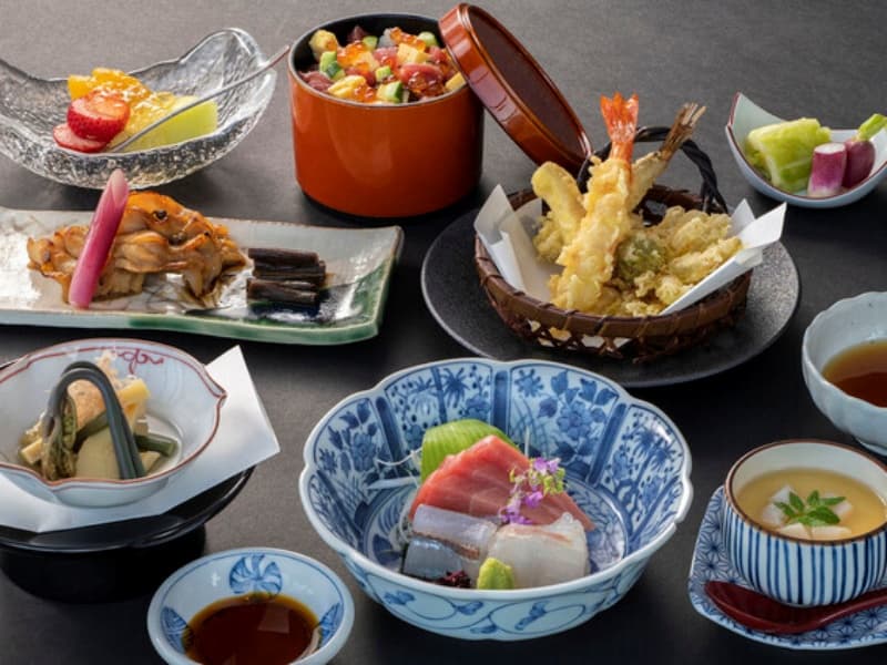 食べ応えのある主菜と多彩な逸品が揃う、贅沢で華やかな和食御膳プラン