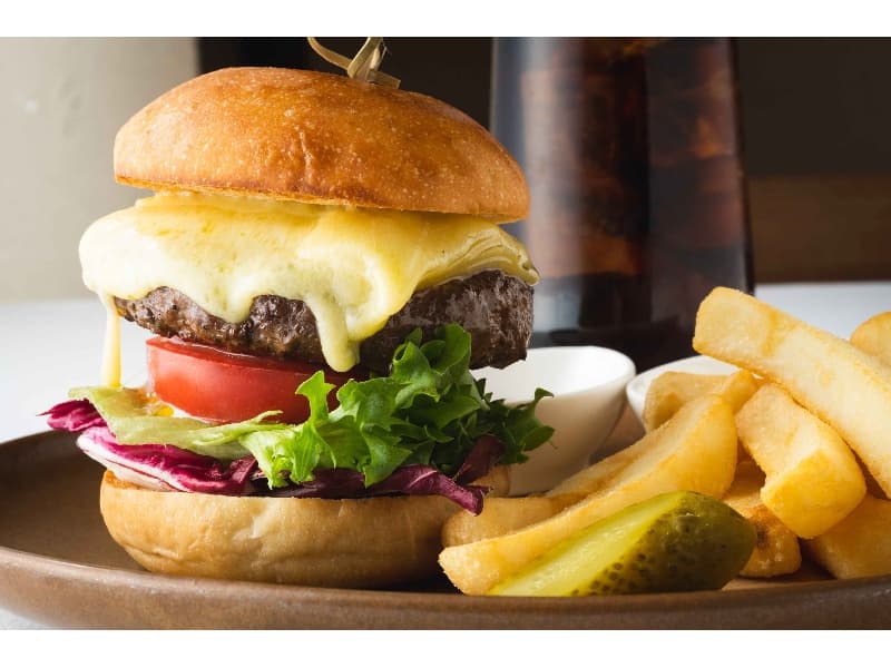軽食一例
国産ビーフバーガー