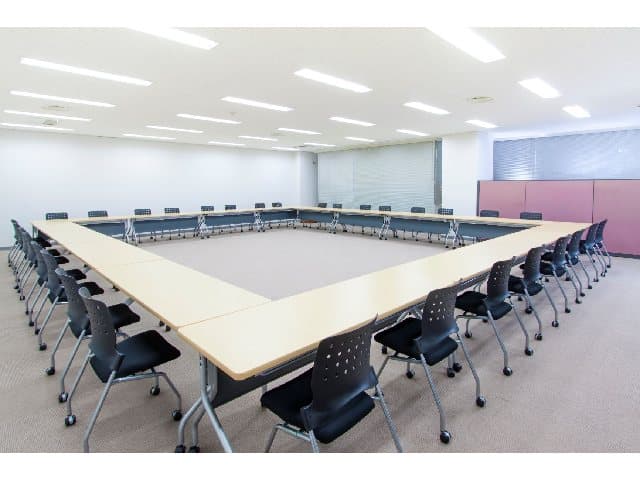 隣接ビル6F　会議室　ロの字MAX48名