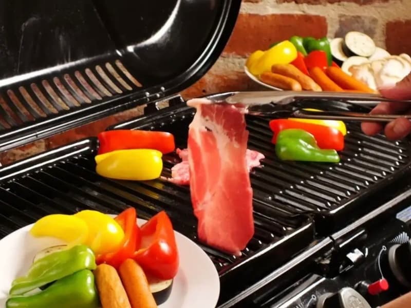 【大人気の貸切・室内BBQプラン 】
デバージではなんと室内でバーベキューが楽しめるプランをご用意！夜でも雨でも冬でも一年中バーベキューが楽しめます！もちろん食材も道具も全部込み！！持ち込みも無料！みんなで良い肉を食べて盛り上がろう！