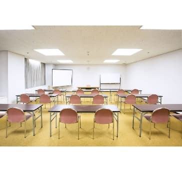 ６３㎡　スクール形式　４５名まで可