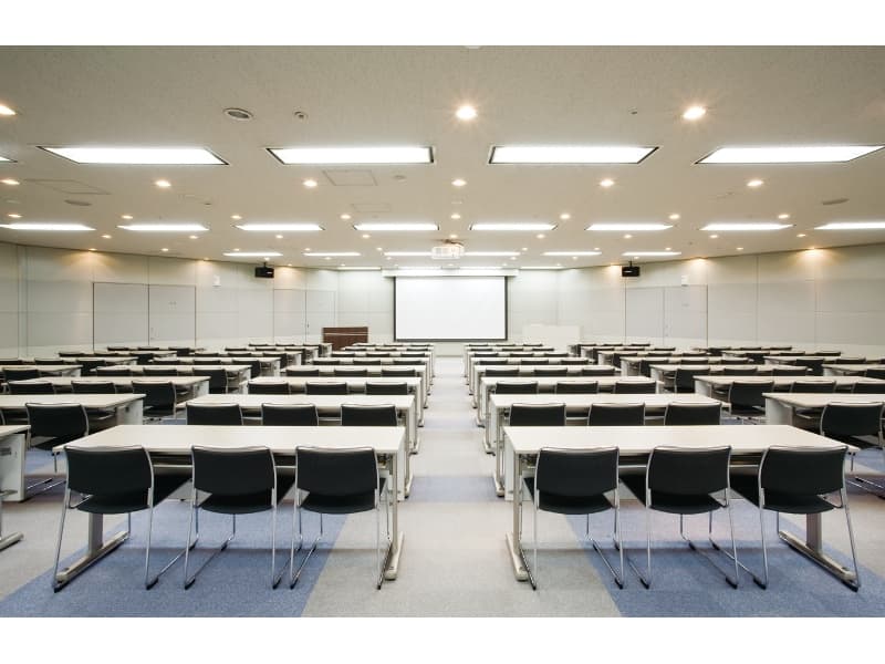会場イメージ
Room 1 : スクール形式