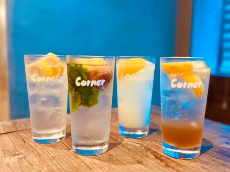 お食事は軽めにお酒はしっかり楽しめるプランなどのご用意もございます。人数やコース内容についてなど、ご希望ございましたらお気軽にご連絡くださいませ。ご相談承ります！