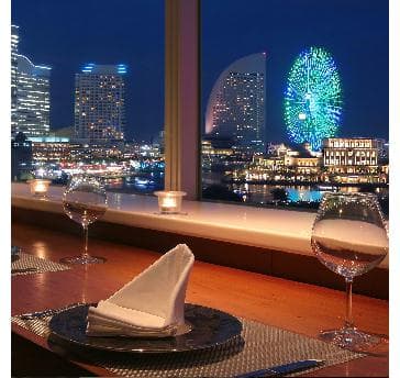 みなとみらいの夜景を望む絶好のロケーション、プライベートからビジネスまで、多様なシーンでご利用いただけます。