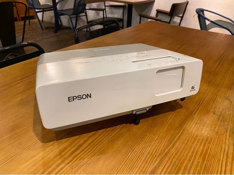 プロジェクター(EPSON EMP-823)