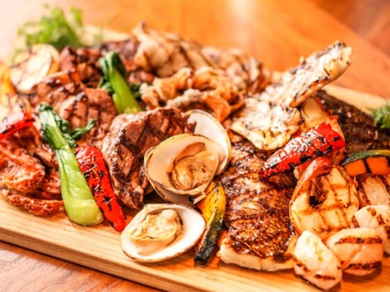 【お料理】
香ばしさが弾ける、贅沢グリルプレート。