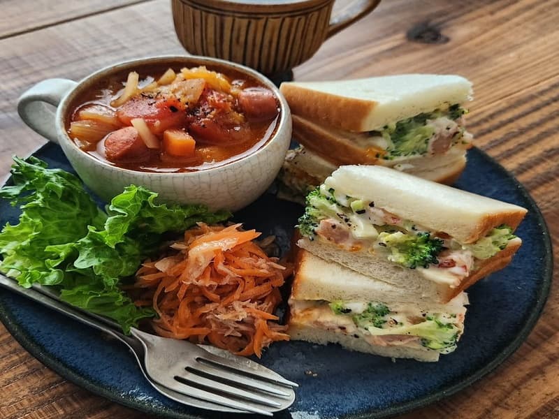 カジュアルな軽食も美味しくフォトジェニックに楽しめます。