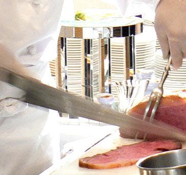 セルリアンタワー東急ホテルが誇るグランシェフ 福田順彦が作る、ジャンルにとらわれない斬新なフランス料理をご堪能ください。