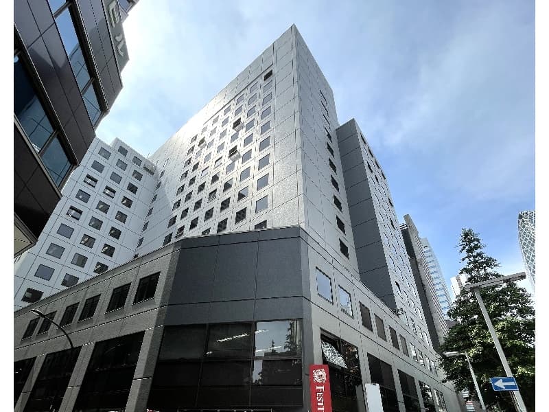 JR各線「新宿駅」南口・西口 徒歩5分/東京メトロ・都営地下鉄「新宿駅（7番出口）」 徒歩1分