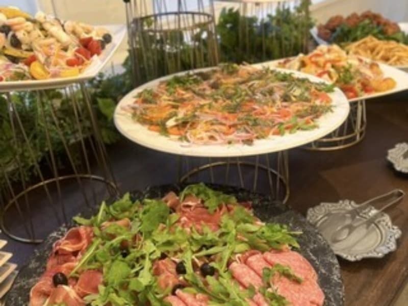 大人数でも大満足、華やかなケータリングスタイル