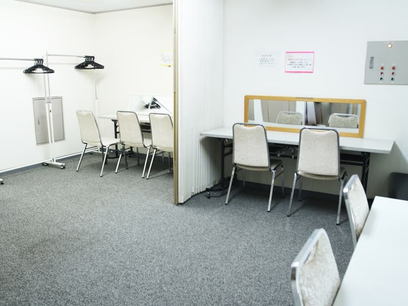【B1F】ゆとりのある広さの控え室も完備しております