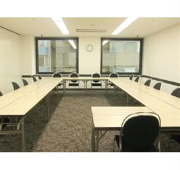 【会議室４号（３Ｆ）】
（面積）56㎡(17坪）
（収容人数）スクール42名、ロの型27名
