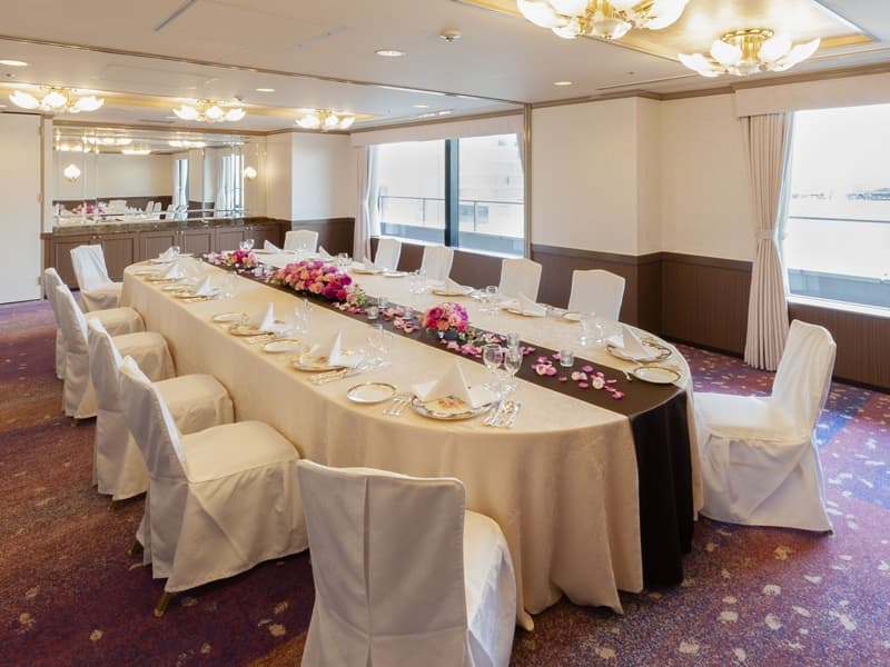 ■桜-さくら-
正餐形式(着席スタイル)30名様
ブッフェ形式(立食スタイル)30名様