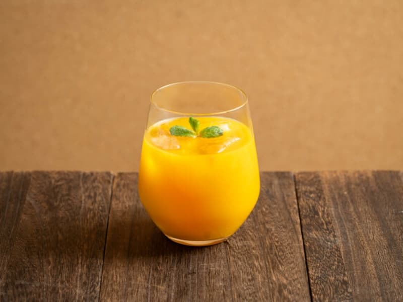 【SOFT DRINK】マンゴーをはじめ、コーラ、オレンジジュース、黒ウーロン茶など複数ご用意しております。