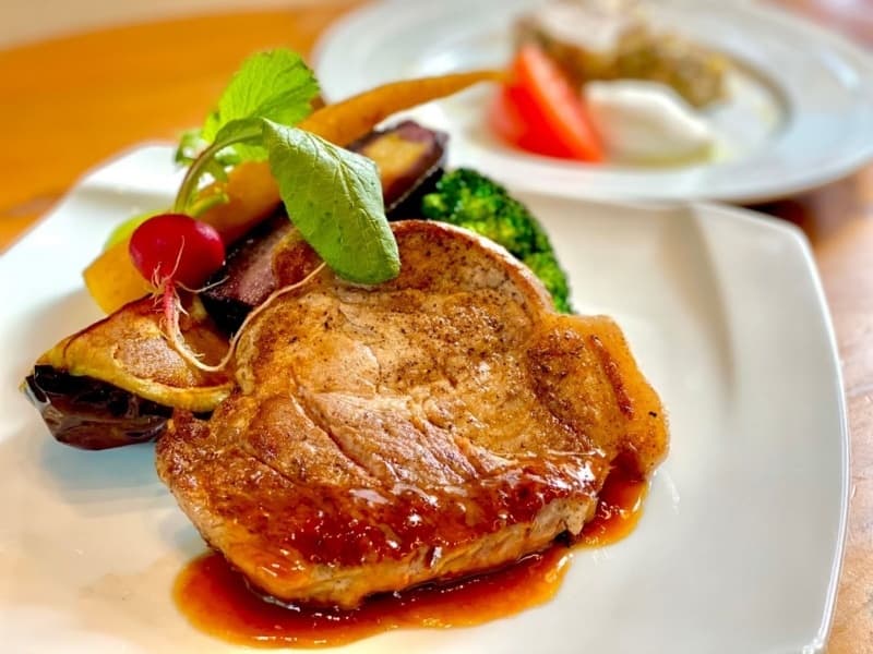 お野菜だけではなく、美味しいお肉料理も豊富にご用意が可能でございます。