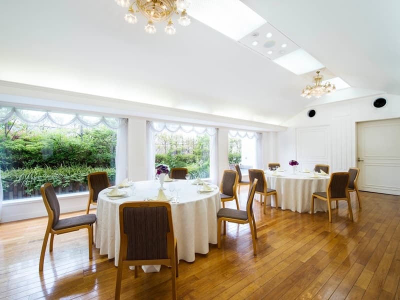 5階　フェリシア　会食イメージ