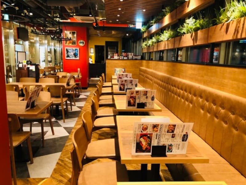 「テーブル席」
着席：最大69名様、立食：最大80名様まで収容可能（20名様から貸切OK♪）