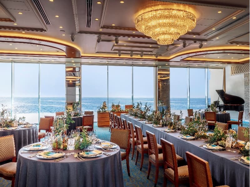 【BREEZE BAY（ブリーズ・ベイ）　2F】
着席：100名　立食：120名
スクール：80名　シアター：130名

オーシャンビューを間近に望む中宴会場