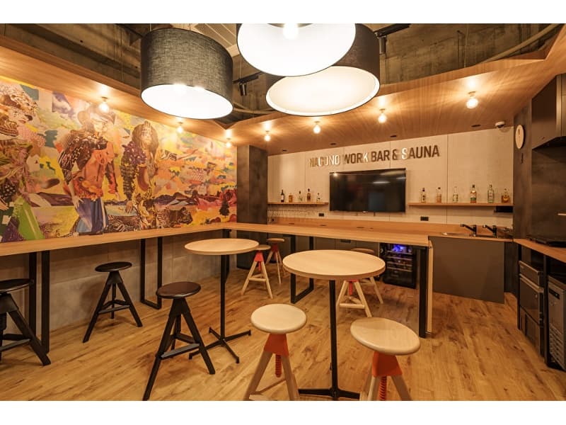 BAR SPACE（15名貸切可能）
15名での利用が可能です。
アルコール、ノンアルコールを含め、様々なドリンクを取り揃えております。