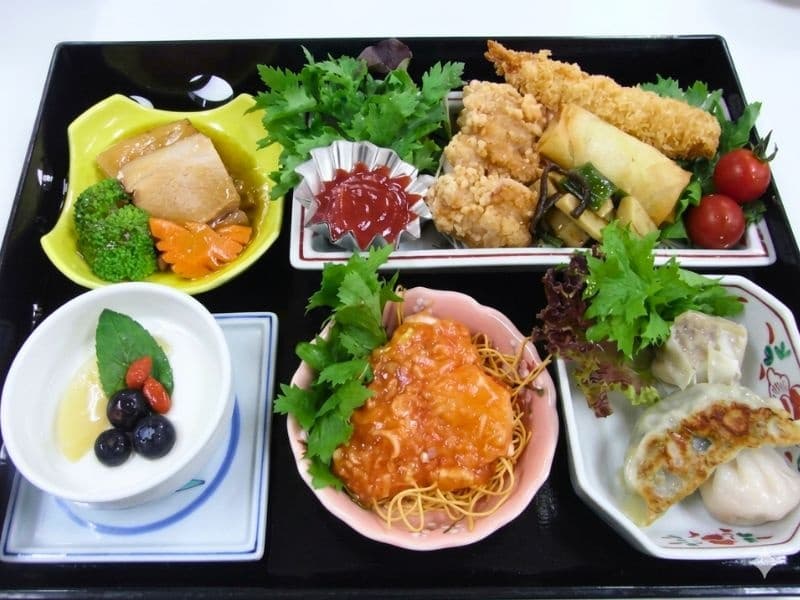 気軽にお楽しみいただけるお昼の和中膳