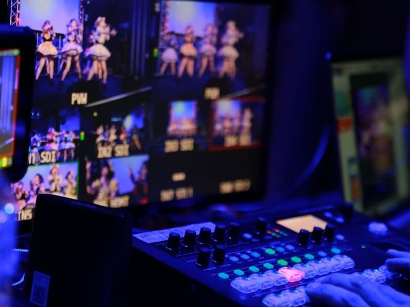 LIVE生配信が可能！収録スタッフも手配可能です。
オンライン会議のご利用もお任せください！