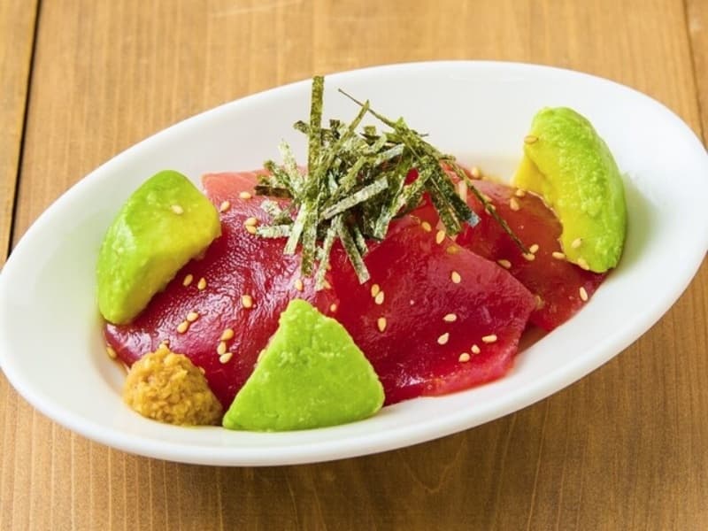 冷菜から、まぐろとアボカドの出汁醤油