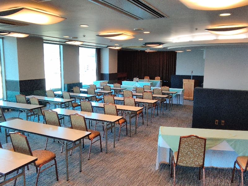 会議室入り口側より
スクール形式