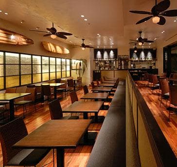 ハワイの雰囲気が満載の店内。宴会時は３０名までＯＫ！大宮ルミネ内にあるので、交通の便も最高！！