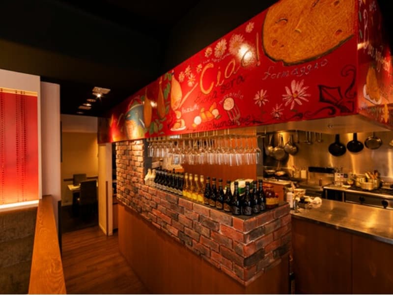 料理の香りが広がる、心地よいオープンキッチン。