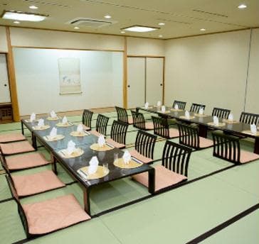 【和宴会場　さつき】
スペース　35畳　面積62㎡
（最大）40名