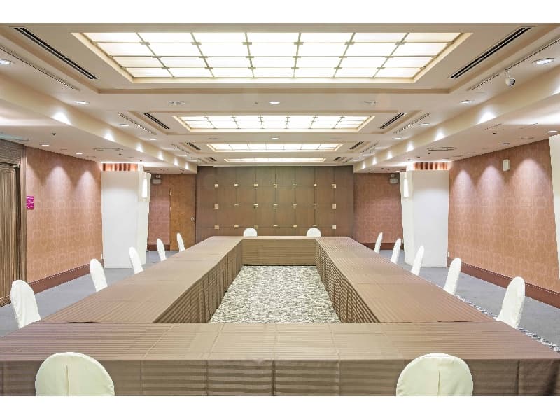 2階「シャンパーニュ」ソーシャルディスタンス対応会議レイアウトイメージ