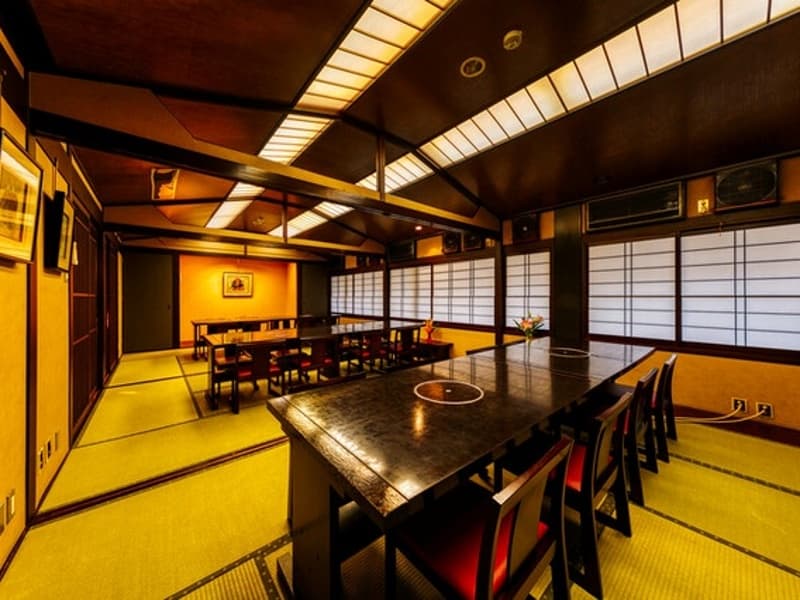 京阪沿線グルメの隠れた名店。こだわりの食材と丁寧な仕事が光る一品一品を、居心地の良い空間でゆっくりとご堪能ください。