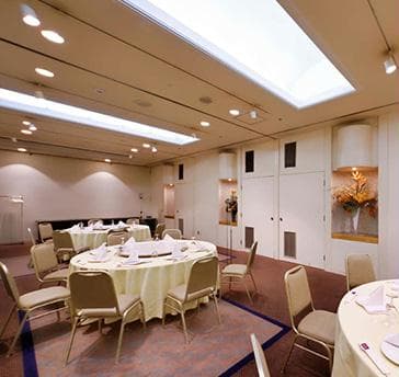 宴会場【星】
宴会イメージ
各種会議・分科会・セミナー等幅広い用途でのご利用が可能です。