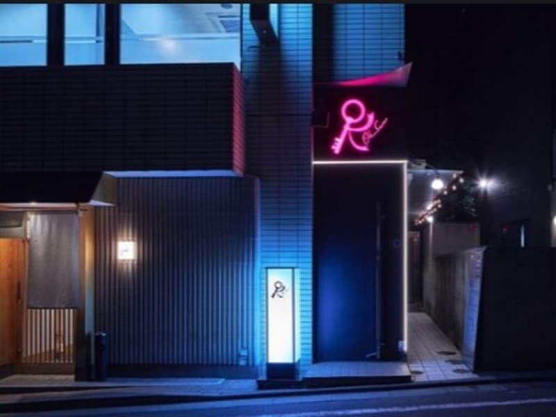 【外観】
ビルの地下一階にある、隠れ家のような雰囲気のお店です。