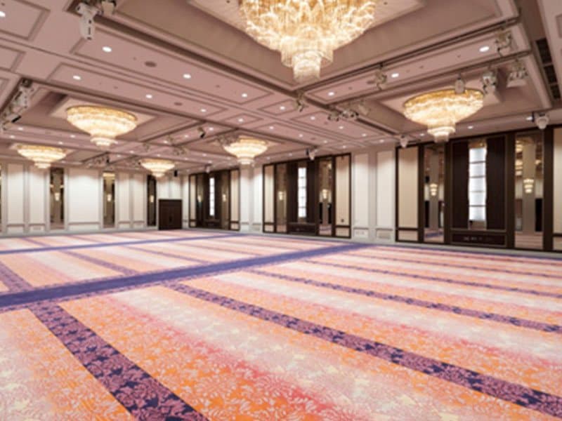 700㎡ある大宴会場ローズルーム。様々なご主旨をお手伝いいたします。