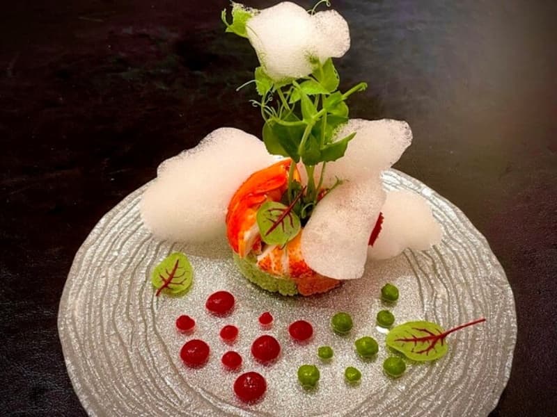 絶対の自信を持ってお贈りする有機野菜や厳選食材を、体が喜ぶ“美・健康”をテーマに調理しております。